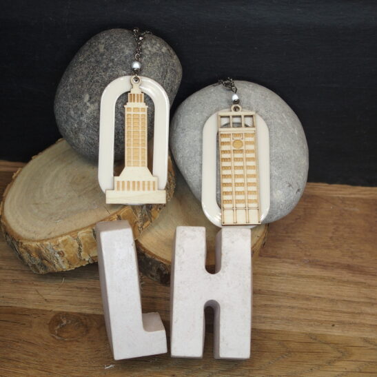 PERRET collier acrylique monument du Havre écru