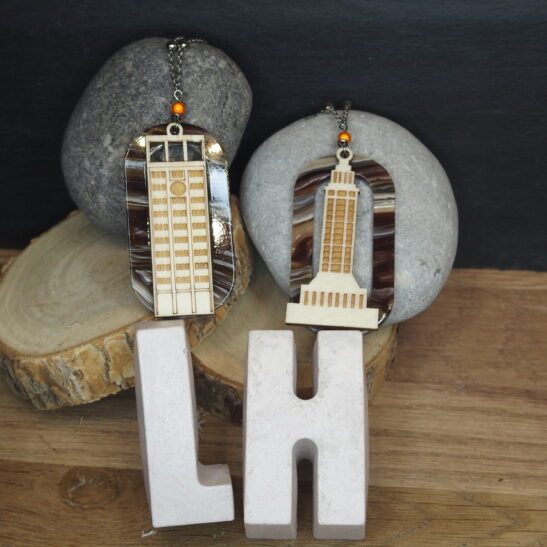 PERRET collier acrylique monument du Havre marron marbré