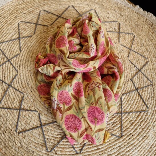 LINON foulard coloré motifs fleurs avec pompons