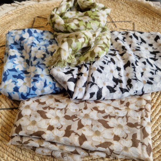 HORTENSE foulard motifs de fleurs blanches