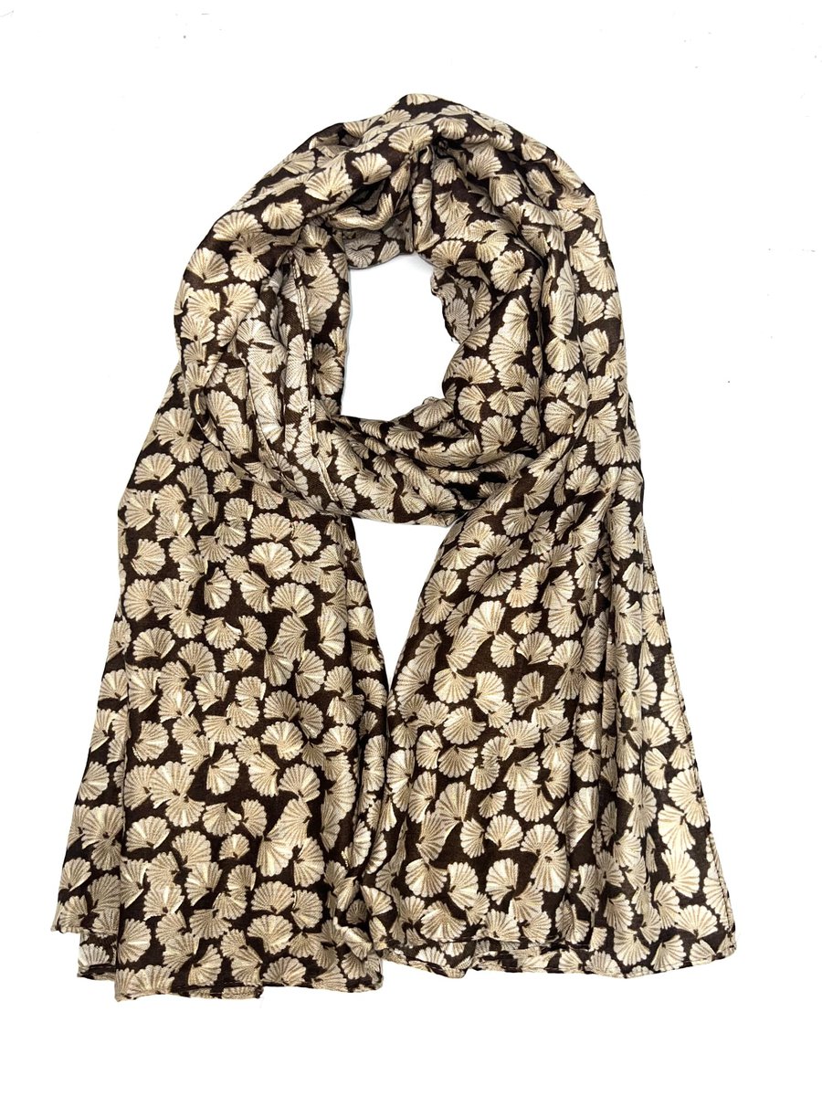 FELICITE-foulard-doux-motifs-de-petites-feuilles-de-ginkgo-biloba-coton-viscose-sans-pompon (2)
