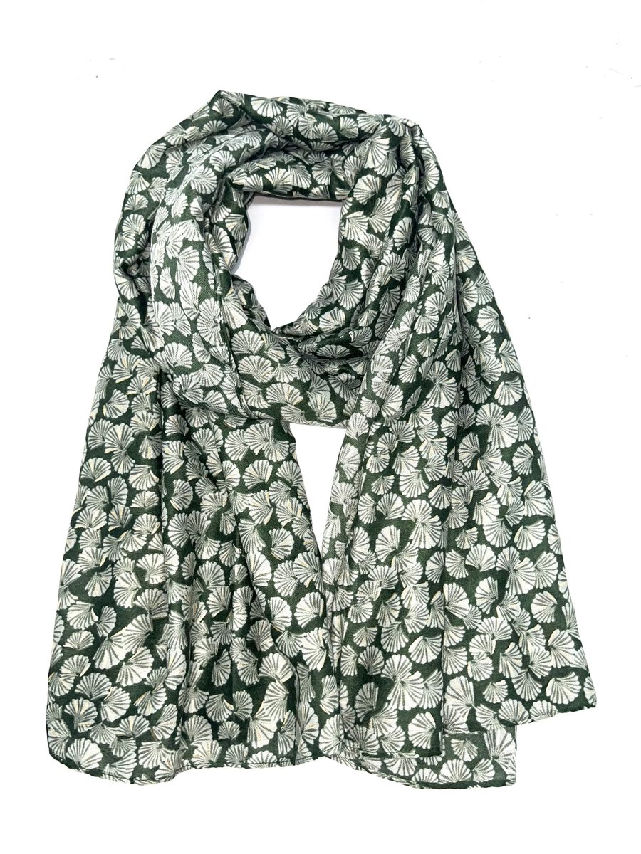 FELICITE-foulard-doux-motifs-de-petites-feuilles-de-ginkgo-biloba-coton-viscose-sans-pompon (6)
