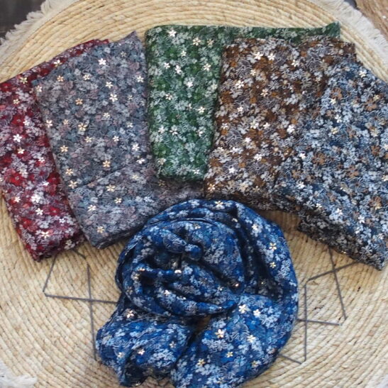 ELISA foulard aux motifs de petites fleurs