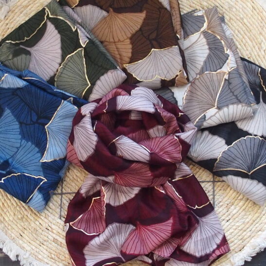 PAULETTE foulard motifs grandes feuilles de ginkgo biloba